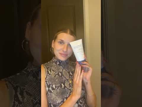 Customer testimonial about using Glowbiotics Gel to Oil Cleanser